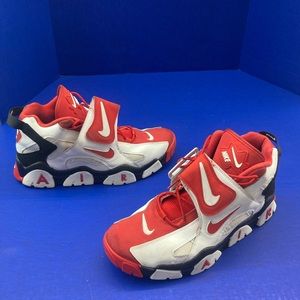 Nike Air Barrage Mid University red. AT7847 102 Size 15